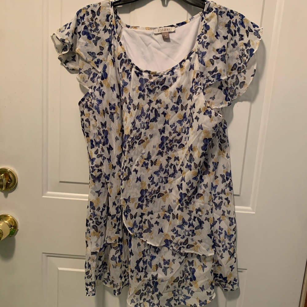 1X blouse from dress barn. White with butterflies